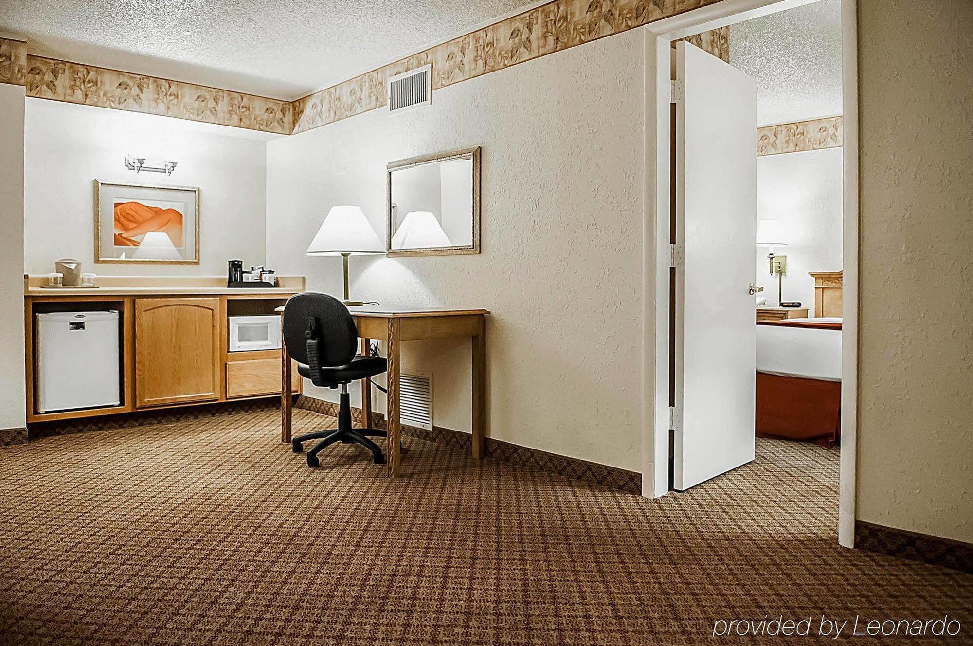 Pan American Inn And Suites Альбукерке Экстерьер фото