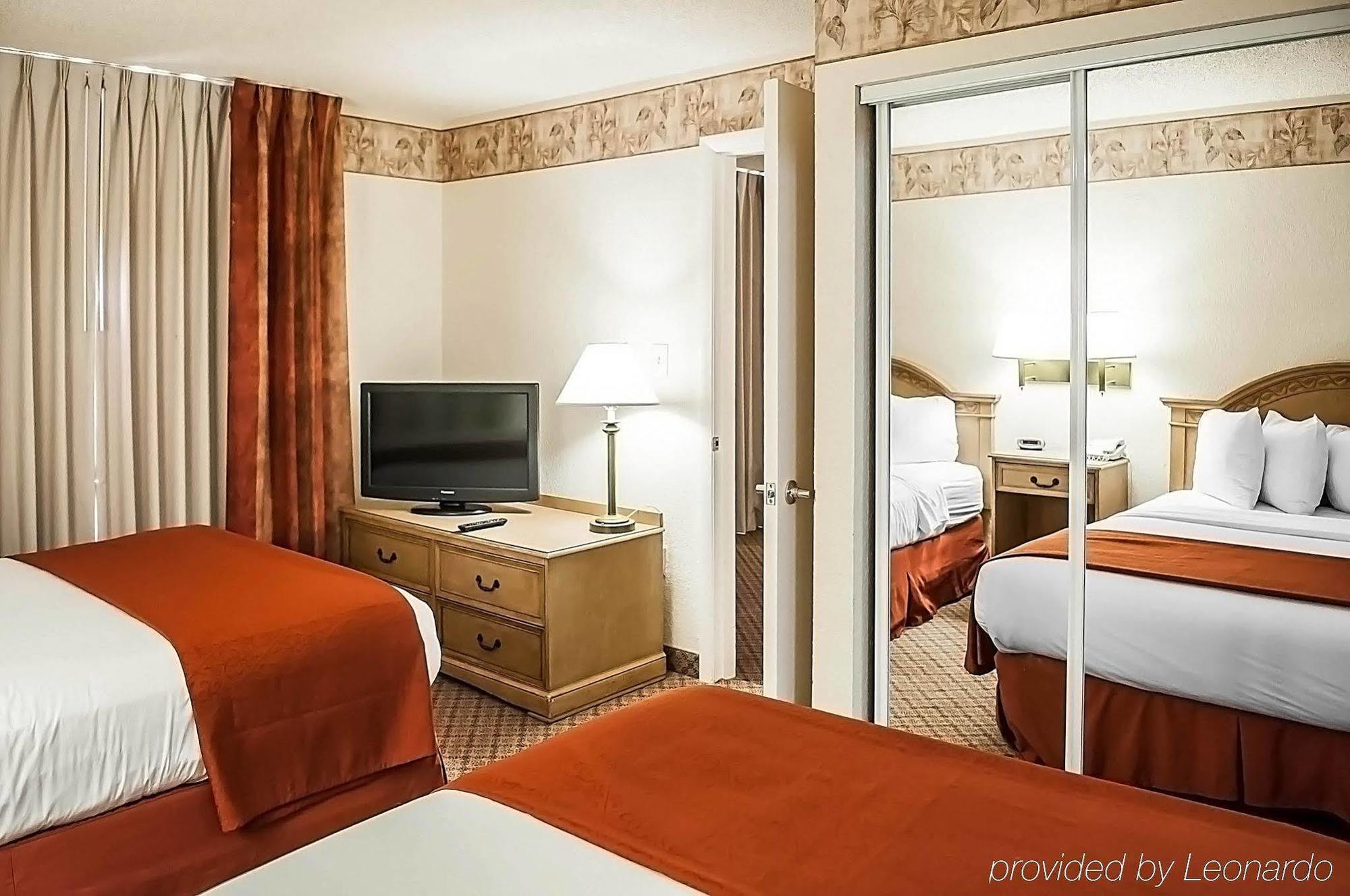 Pan American Inn And Suites Альбукерке Экстерьер фото