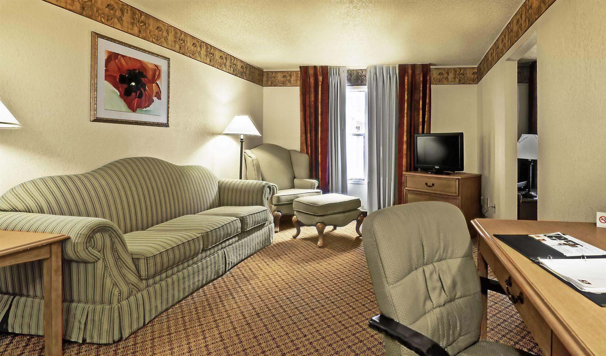 Pan American Inn And Suites Альбукерке Экстерьер фото