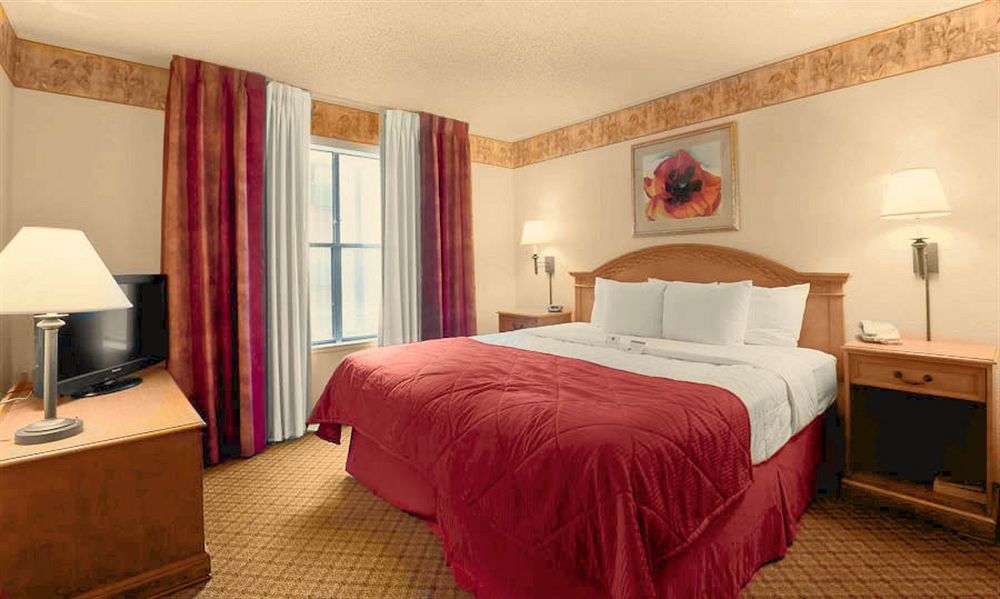 Pan American Inn And Suites Альбукерке Экстерьер фото